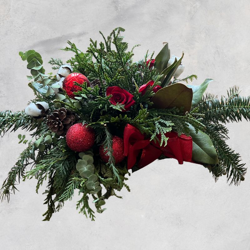 Centro de Mesa Rosa, Gerbera, Pino y flor de Algodón - Granada