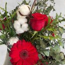 Ramo Navideño con Rosa, Geberas, Pino y flor de algodón - Dublin