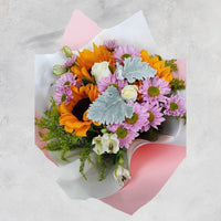 Ramo de girasoles, margaritas y rosa - Amor