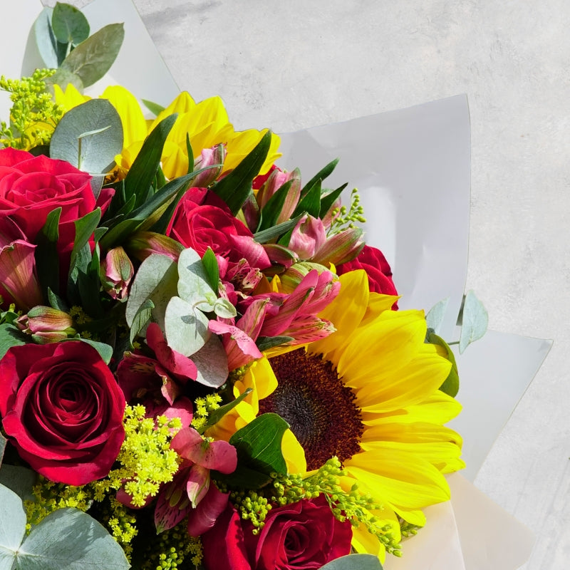 Ramo de Rosa, girasol y alstroemeria - Venecia